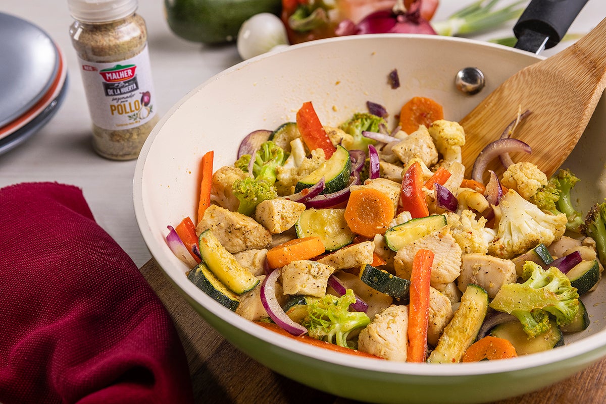 POLLO CON VEGETALES SALTEADOS POLLO CON VEGETALES SALTEADOS