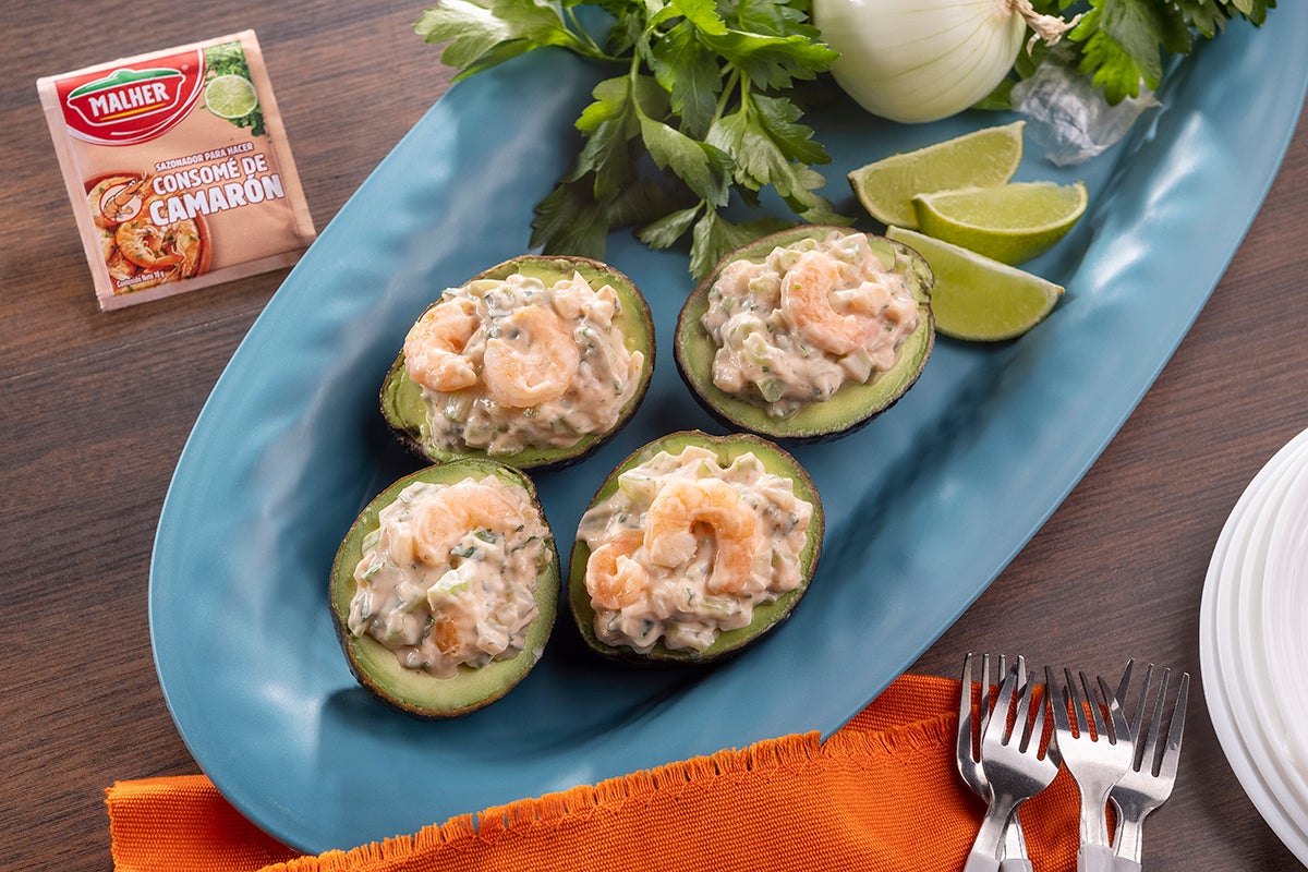 AGUACATES RELLENOS DE CAMARONES AGUACATES RELLENOS DE CAMARONES