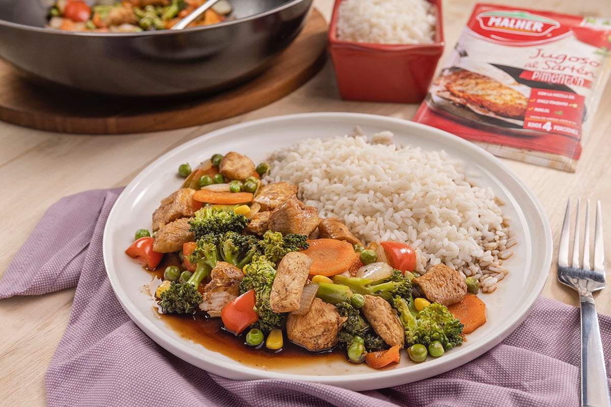POLLO CON VEGETALES AL WOK POLLO CON VEGETALES AL WOK