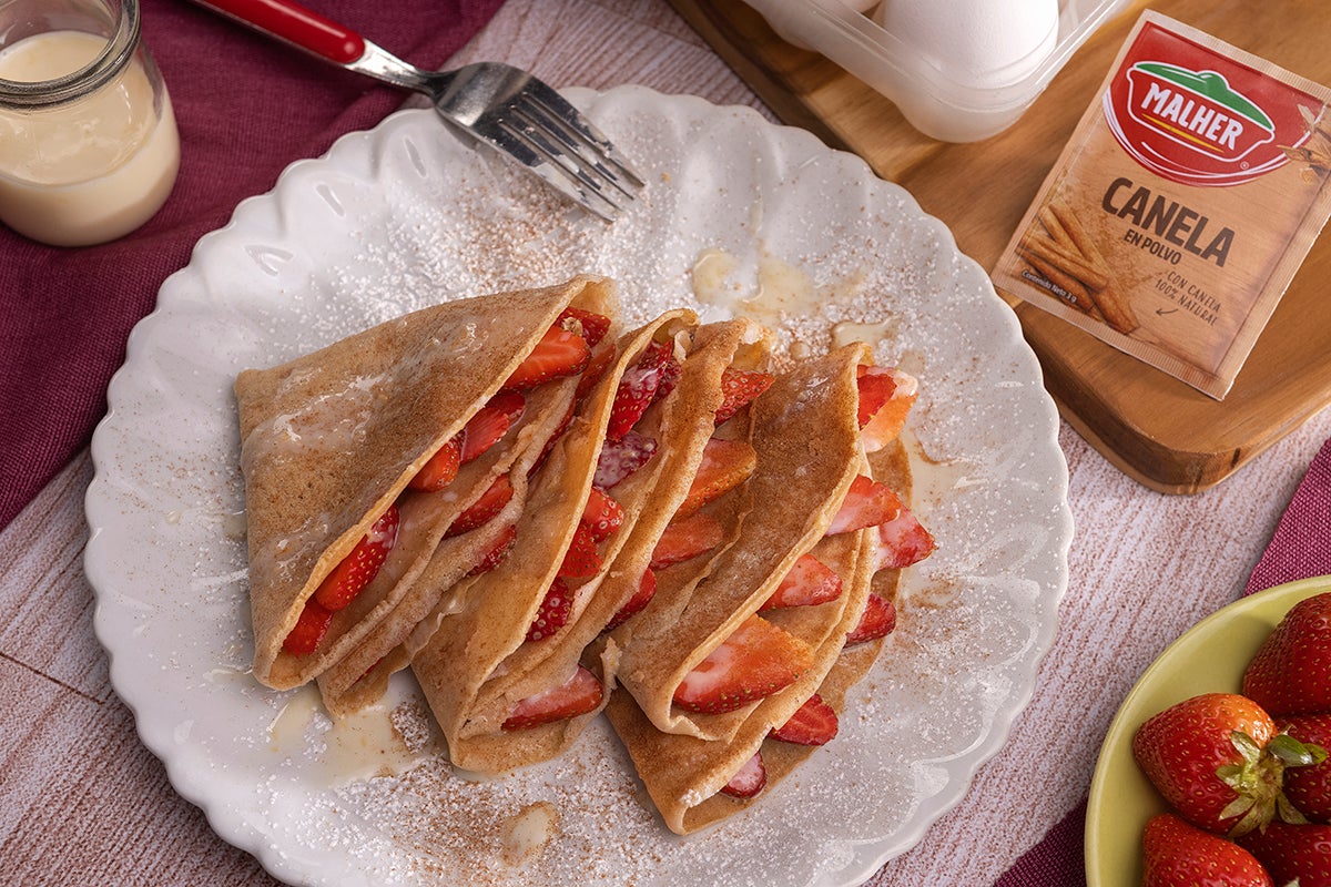 CREPAS RELLENAS CON FRESAS CREPAS RELLENAS CON FRESAS