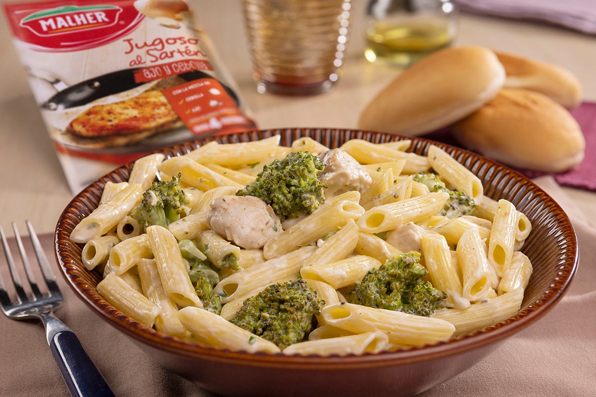 ESPAGUETI AL BRÓCOLI CON POLLO ESPAGUETI AL BRÓCOLI CON POLLO