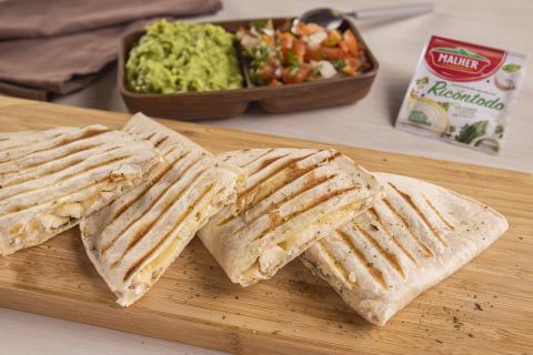 QUESADILLA DE POLLO