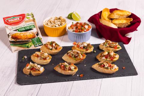 Deliciosas tapas de pescado a las finas hierbas 